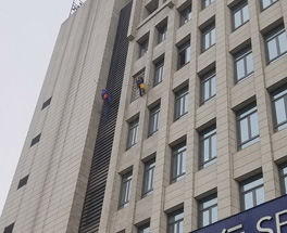 高樓外墻清洗的清洗劑該怎么選擇？