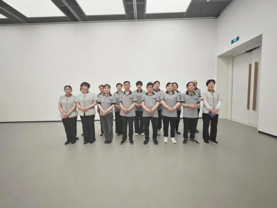 上海鷹隆開展"理論+實操"保潔技能專項培訓｜筑牢服務(wù)基石 擦亮企業(yè)品牌